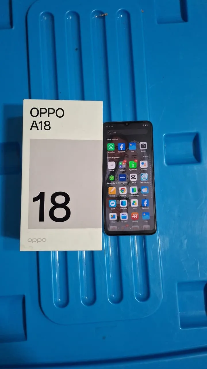 Oppo A18 (Putih, 4GB/128GB)