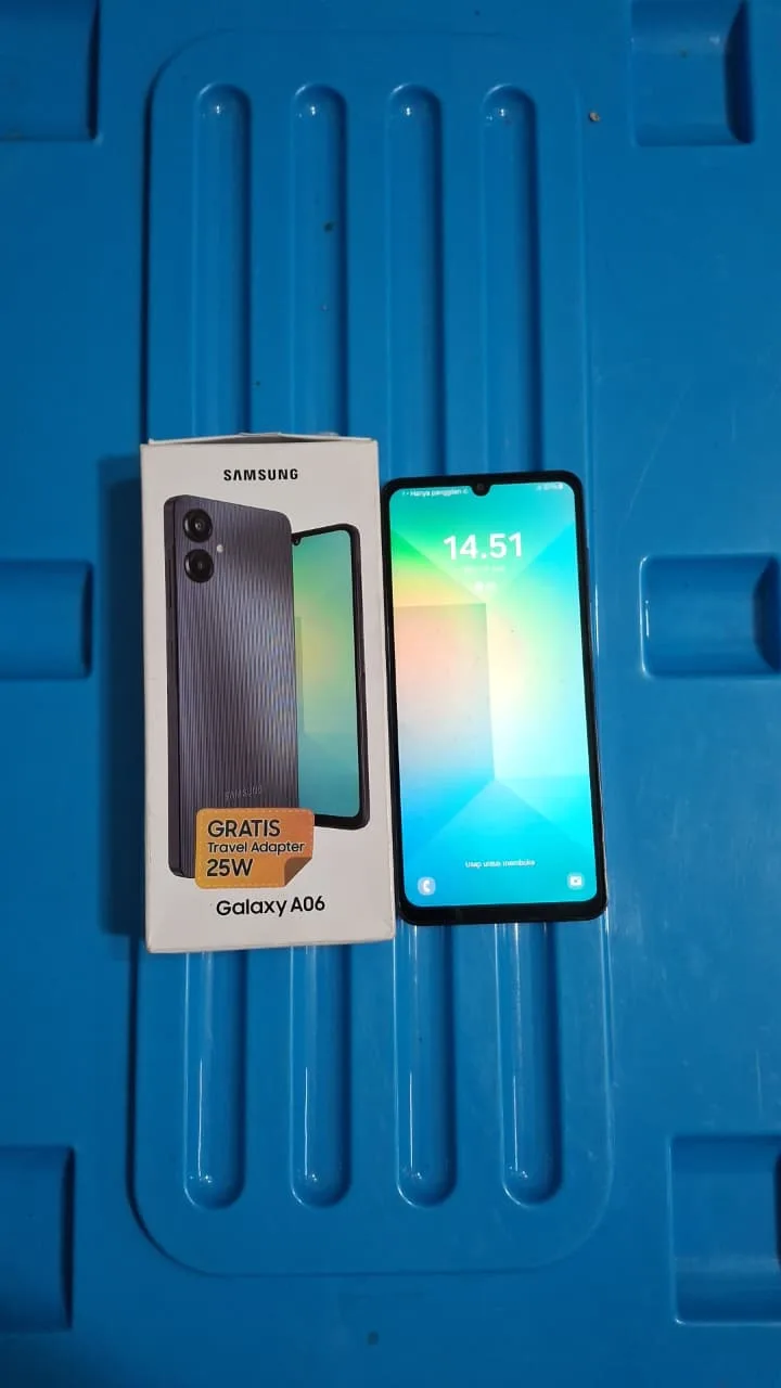 Samsung Galaxy A06 (Hitam, 4GB/128GB)