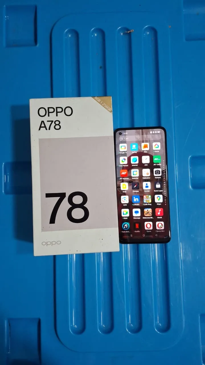 Oppo A78 (Putih, 8GB/256GB)